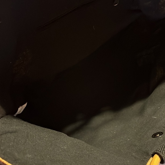 Great tote bag. It has a “C” initial on the right corner of the tote bag. - Picture 3 of 7